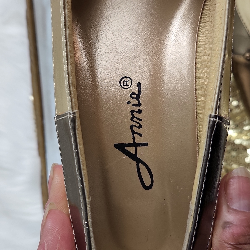 NWOT, Annie, Tri-color gold shoes size 7M - Picture 9 of 11
